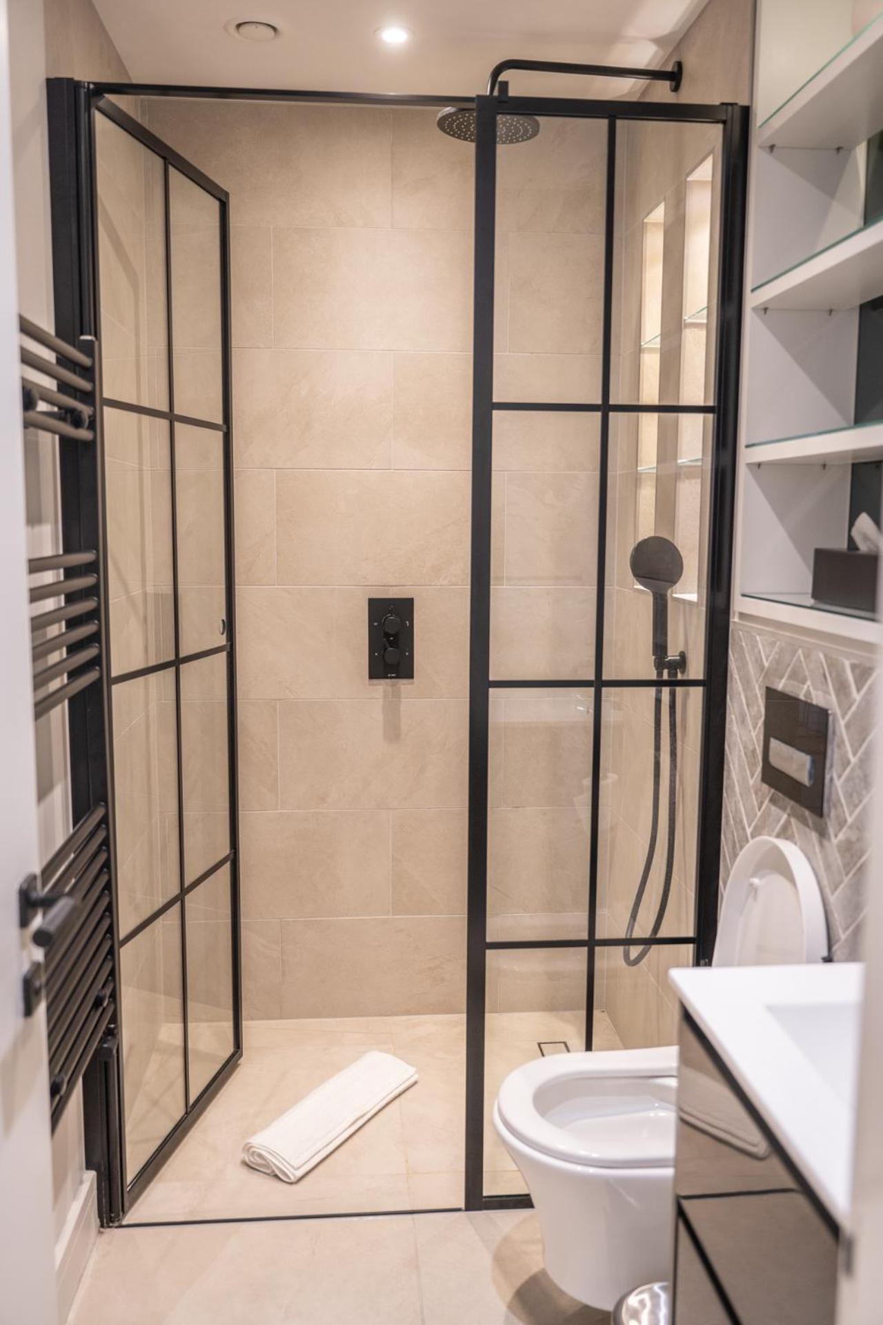 Modern, Stylish Newly Refurbished 2Nd Floor Apartment In Fitzrovia Londen Buitenkant foto